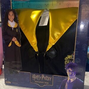 Warner Bros. Hakka Hufflepuff Robe in Black and Gold Satin Trim